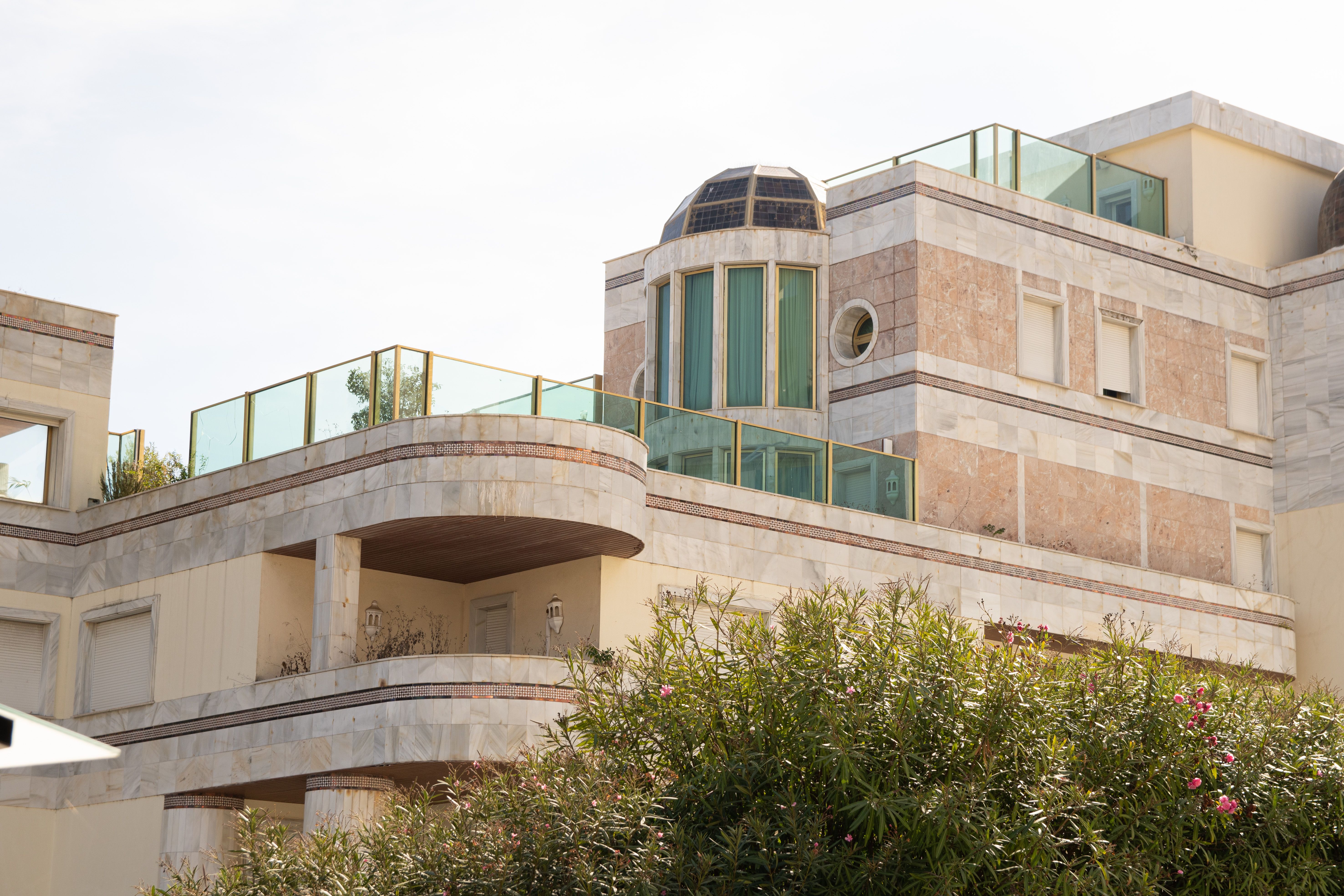 Villa extension in Dubai - marble villa with domed roof and glass balcony