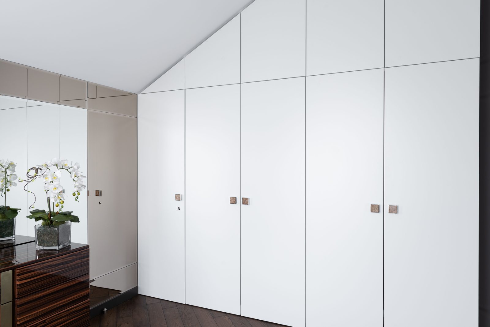 Wardrobe and cabinet project in Dubai by Stamp Technical Services, image 2